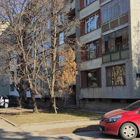 Уютен Апартамент В Търговище - 2 Спални И Кухня المظهر الخارجي الصورة